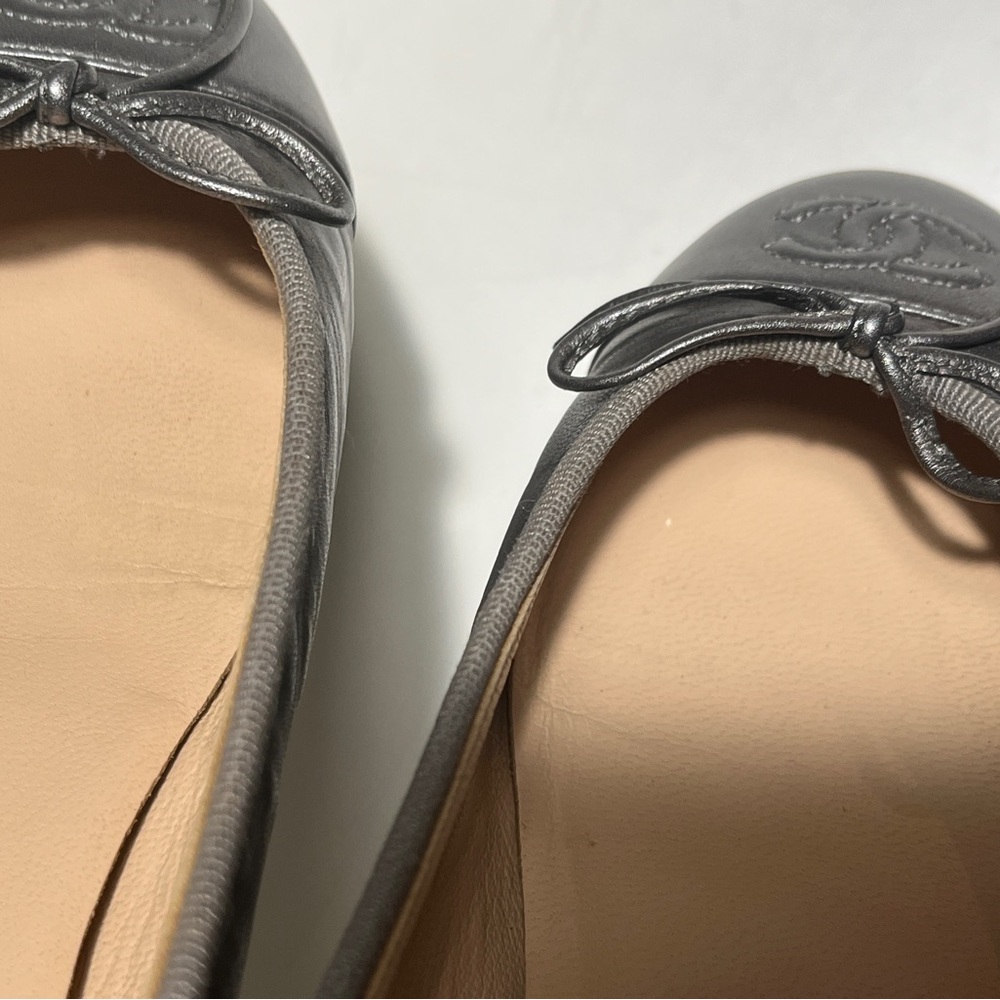 CHANEL Black and Silver Leather Flats - Picture 9 of 9